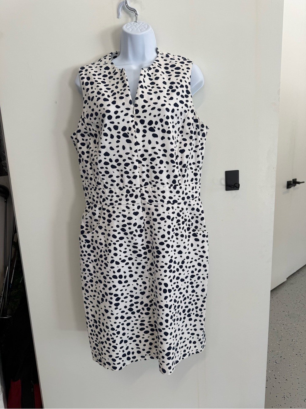 J. McLaughlin Sleeveless Black Spot Print knee length Dress - White/deep navy